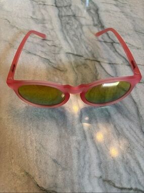 goodr Circle G Polarized Sunglasses in Pink!
